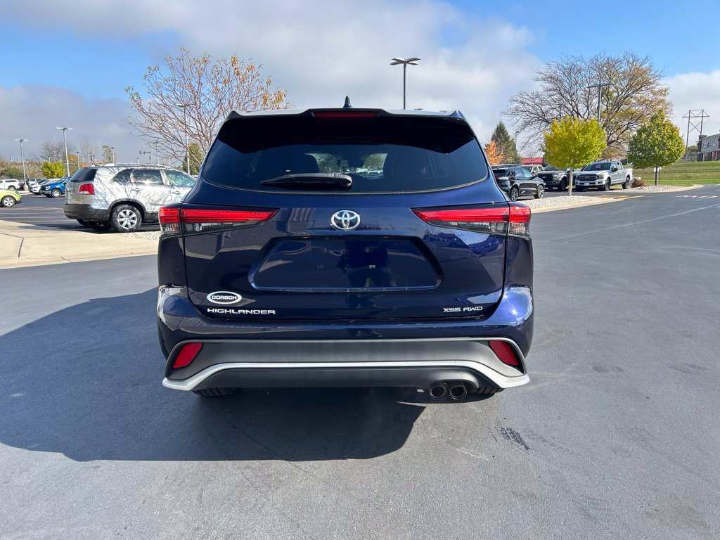 Used 2021 Toyota Highlander XSE AWD/4WD image 7