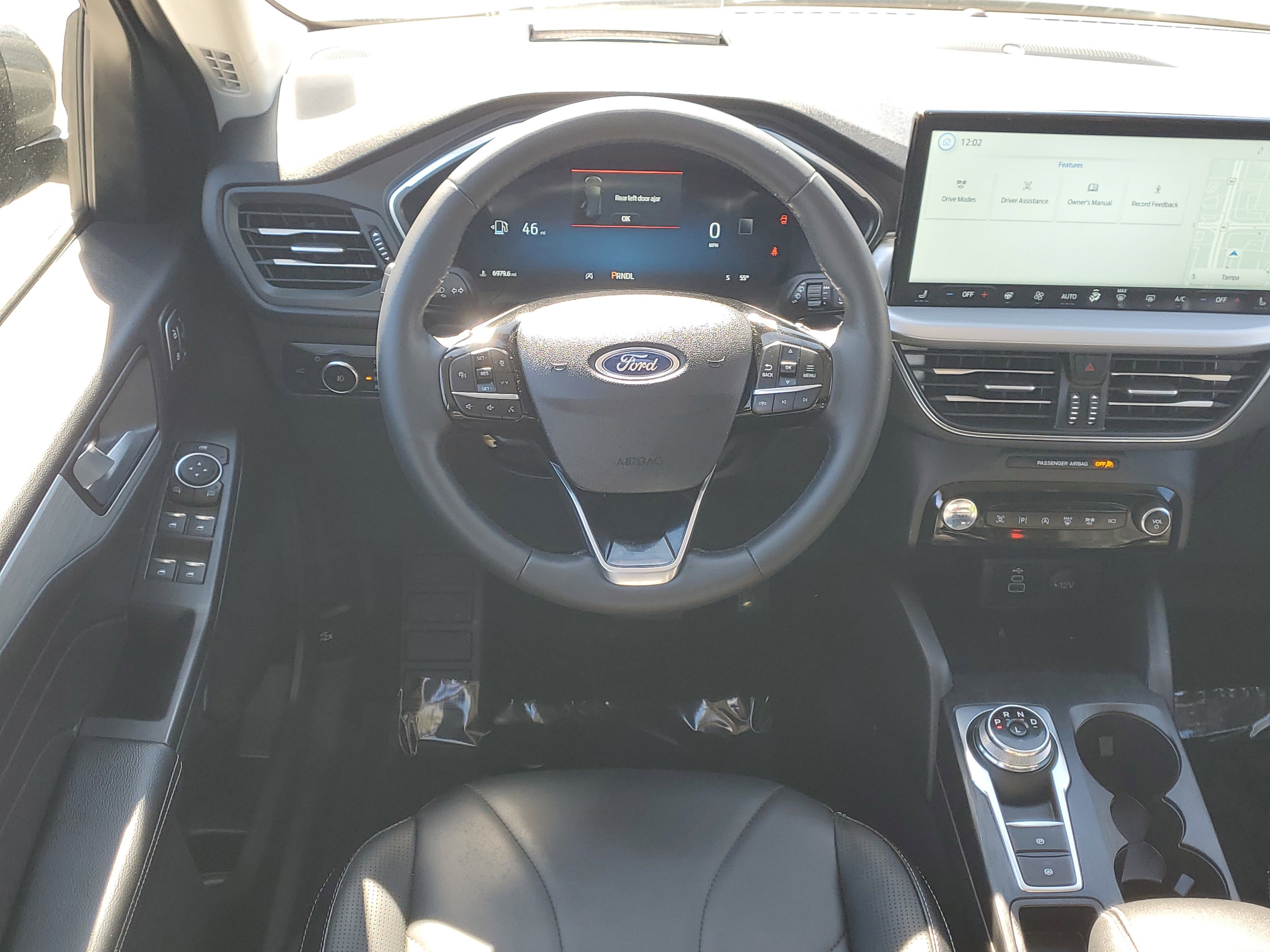 Certified 2025 Ford Escape Platinum w/ Premium Technology Package image 18