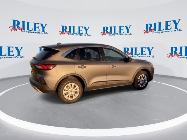 Certified 2023 Ford Escape Active w/ Tech Pack #1 AWD/4WD image 2