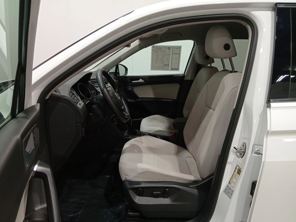 Used 2020 Volkswagen Tiguan SE w/ 3rd Row Seat Package image 18