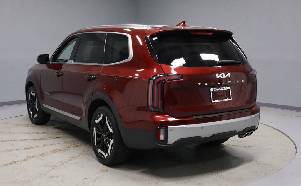Used 2023 Kia Telluride EX w/ EX Captain's Chair Package FWD image 11