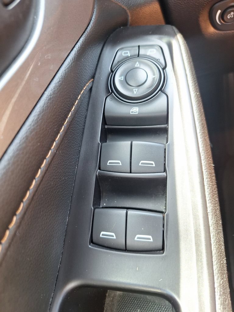 Used 2020 Chevrolet Traverse LS FWD image 17