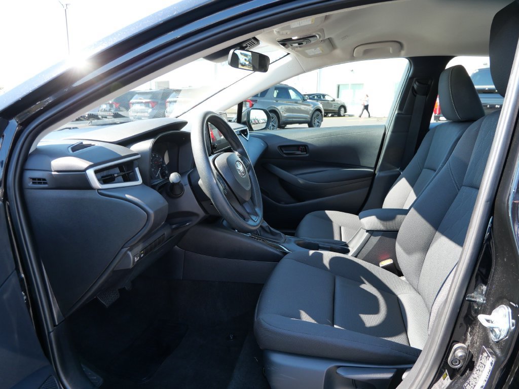Used 2025 Toyota Corolla LE FWD image 11