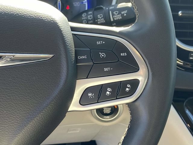 Used 2024 Chrysler Pacifica Touring-L FWD image 21