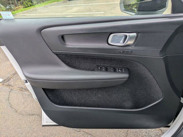 Used 2019 Volvo XC40 T5 R-Design AWD/4WD image 11