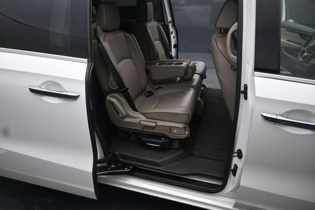 Used 2023 Honda Odyssey Elite image 14