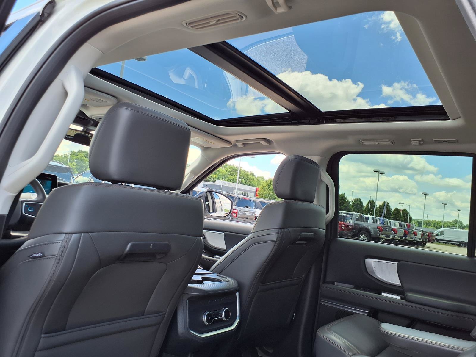 Certified 2025 Ford Expedition Active AWD/4WD image 11