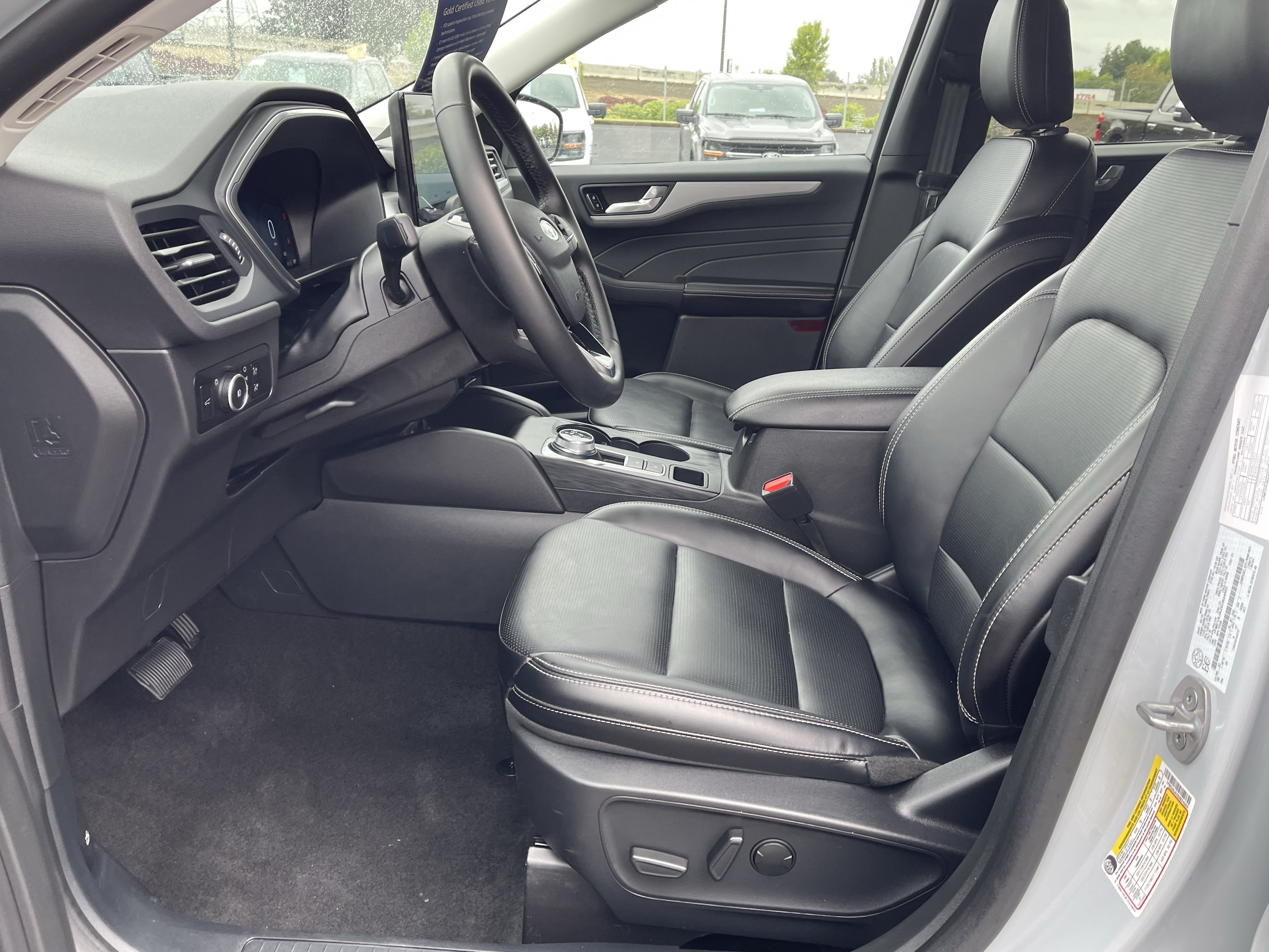 Certified 2025 Ford Escape Platinum AWD/4WD image 8