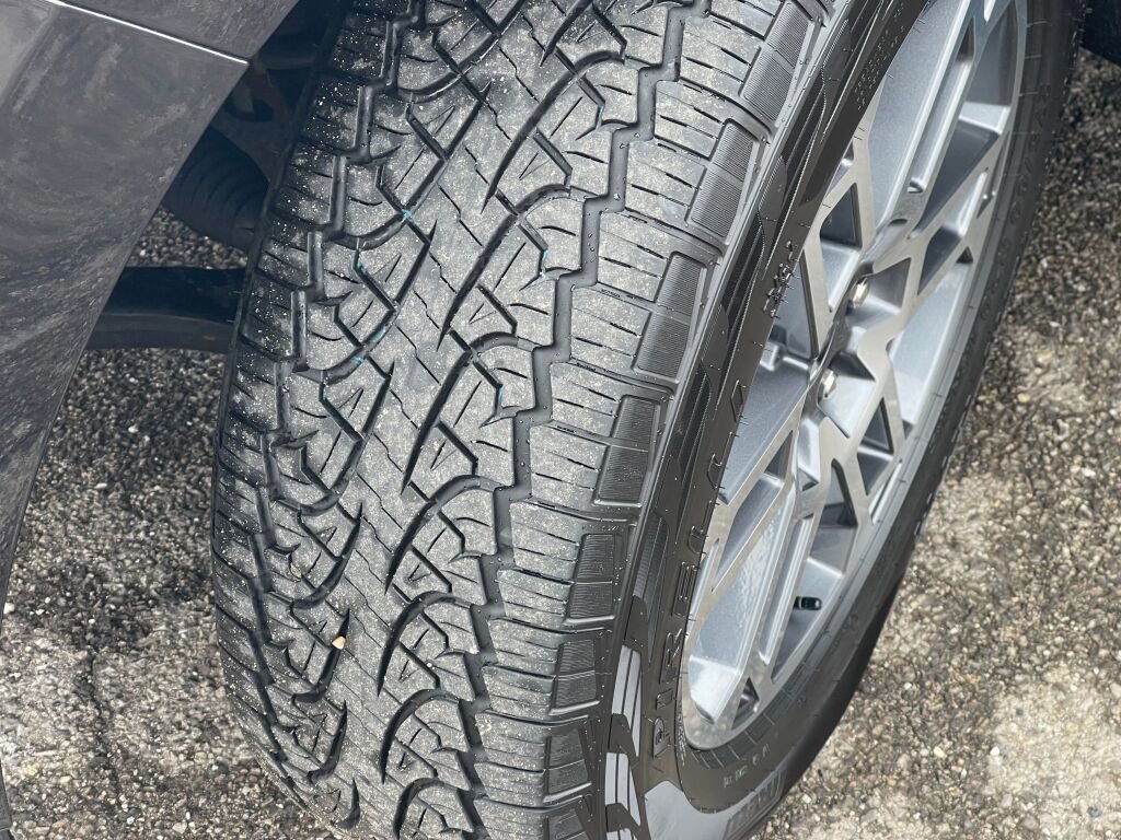 Certified 2025 Ford Expedition Active image 36