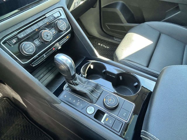 Used 2023 Volkswagen Atlas SEL AWD/4WD image 25
