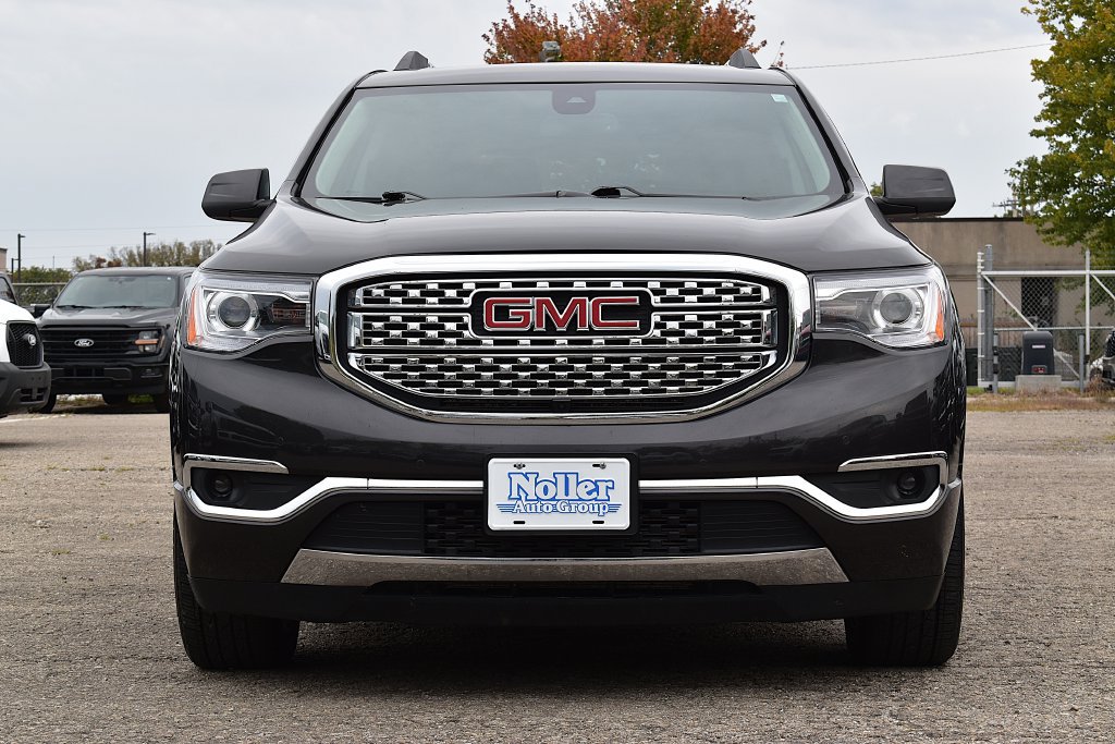 Used 2017 GMC Acadia Denali w/ Technology Package AWD/4WD image 2
