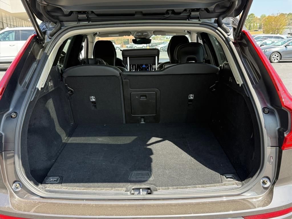 Used 2022 Volvo XC60 B5 Momentum AWD/4WD image 15