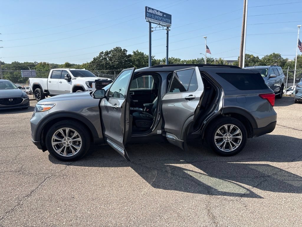 Certified 2024 Ford Explorer XLT w/ Equipment Group 202A AWD/4WD image 4