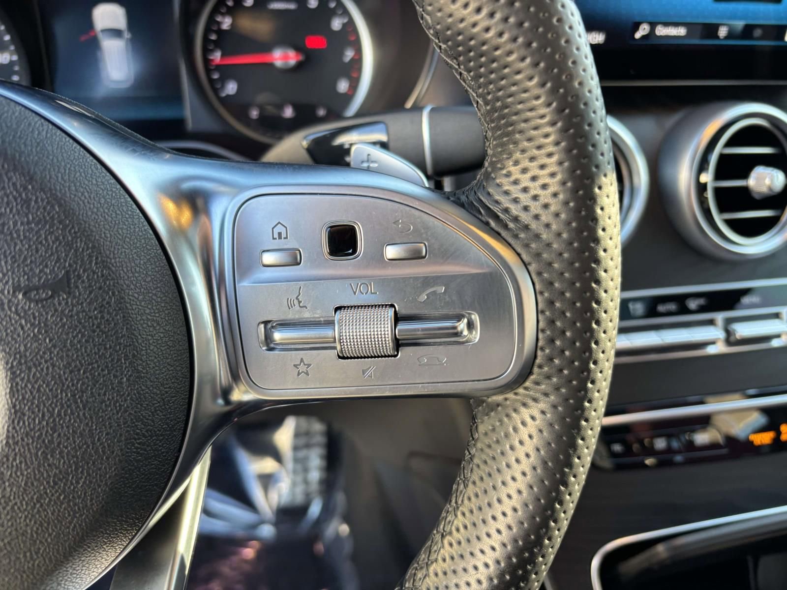 Used 2022 Mercedes-Benz GLC 300 4MATIC image 21