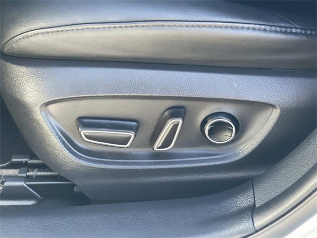 Used 2017 Toyota Prius Prime Advanced image 19