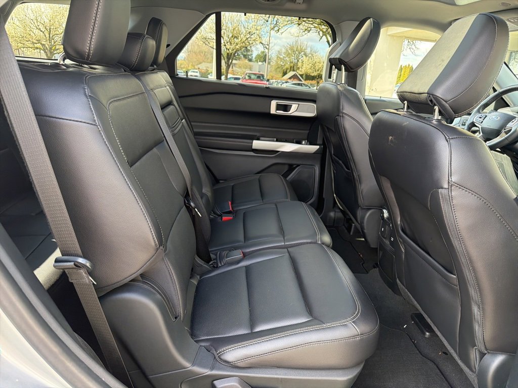 Certified 2022 Ford Explorer Limited w/ Equipment Group 301A image 8