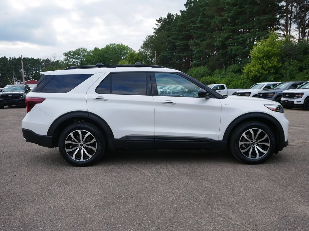 Certified 2023 Ford Explorer ST-Line AWD/4WD image 2
