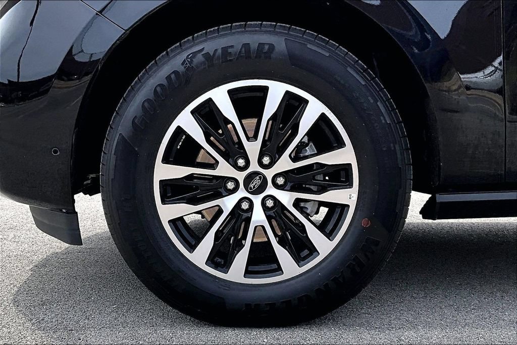 Certified 2025 Ford Expedition Platinum AWD/4WD image 9