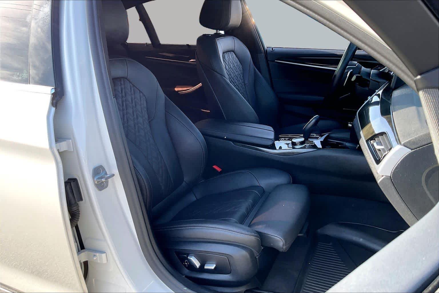 Used 2022 BMW 530i w/ Executive Package RWD image 9