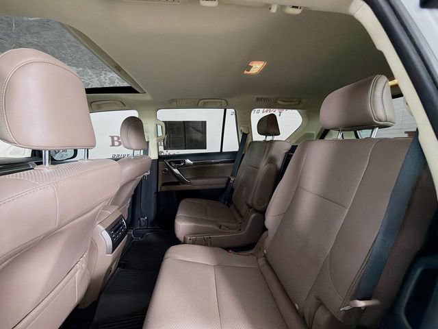 Used 2023 Lexus GX 460 Luxury w/ Sport Design Package AWD/4WD image 29