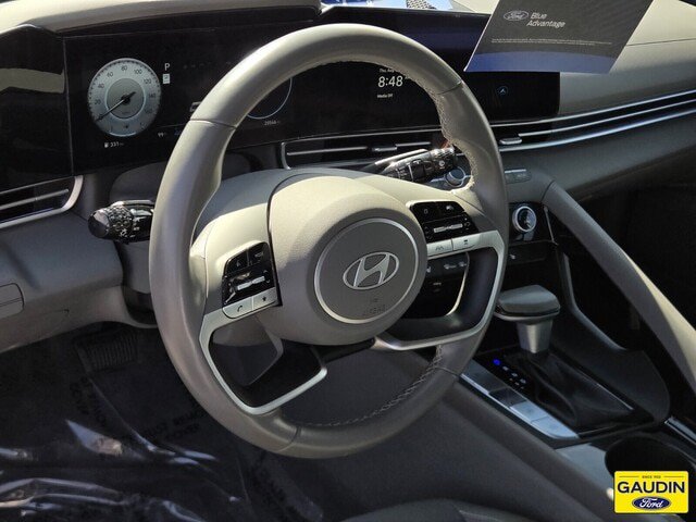 Used 2025 Hyundai Elantra SEL FWD image 19