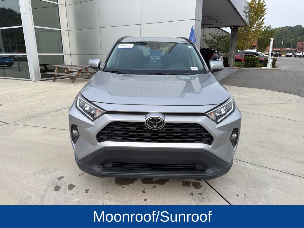 Used 2021 Toyota RAV4 XLE w/ Convenience Package FWD image 3