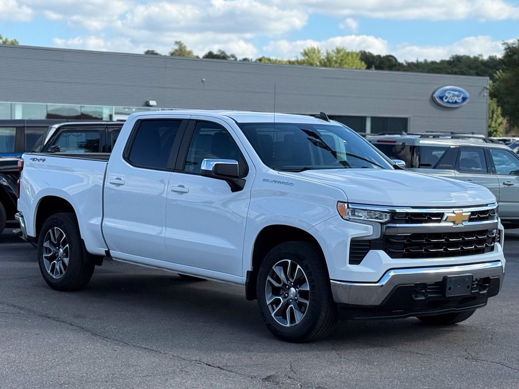 Used 2024 Chevrolet Silverado 1500 LT AWD/4WD image 22