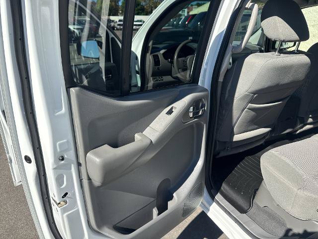 Used 2021 Nissan Frontier SV w/ Midnight Edition Floor Mats AWD/4WD image 15