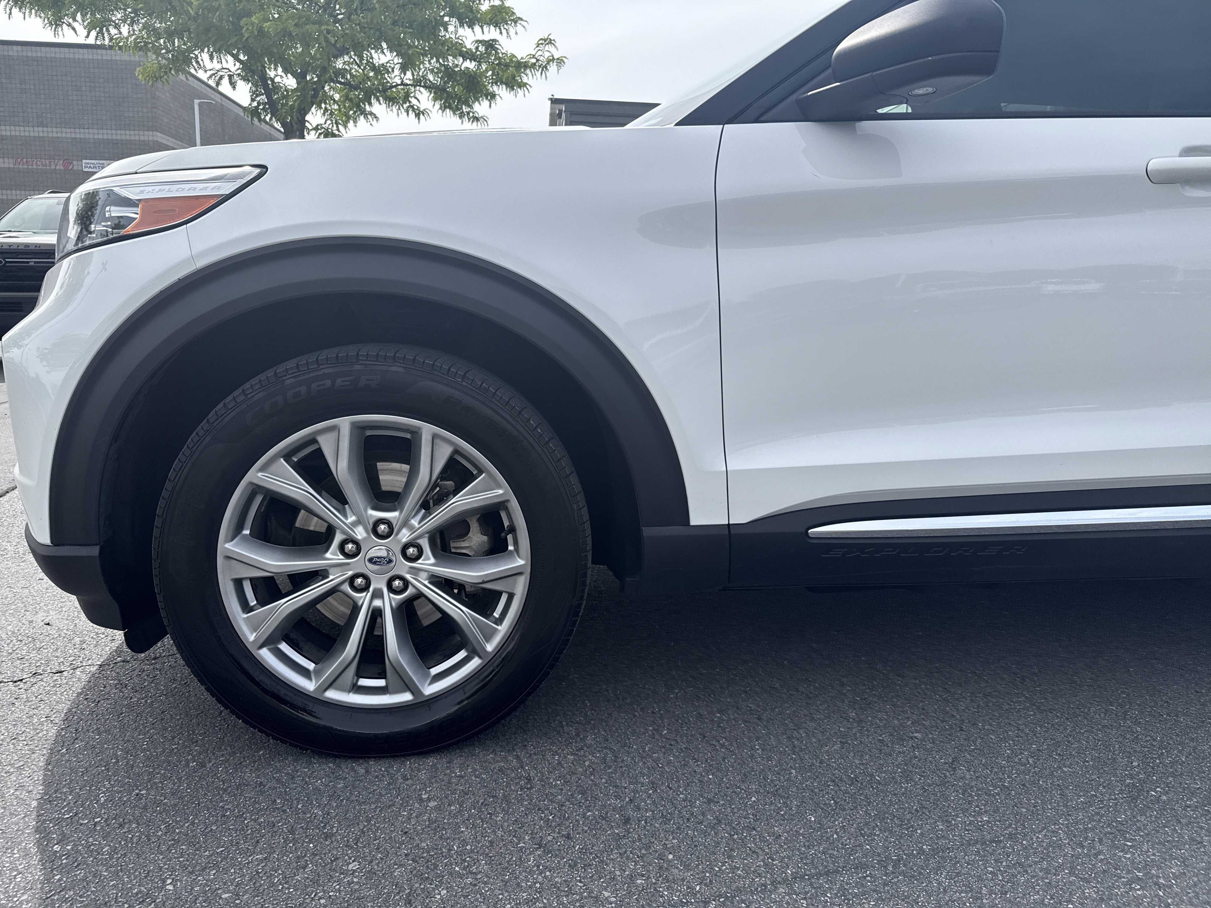 Certified 2020 Ford Explorer XLT w/ Equipment Group 202A AWD/4WD image 9