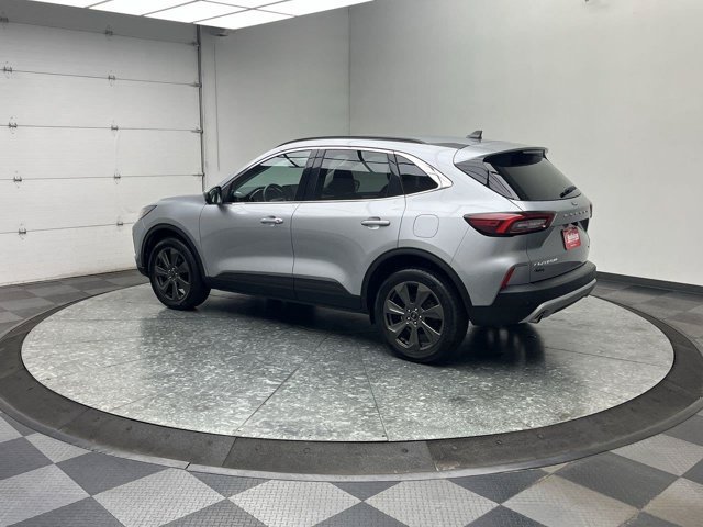 Certified 2024 Ford Escape Platinum AWD/4WD image 2