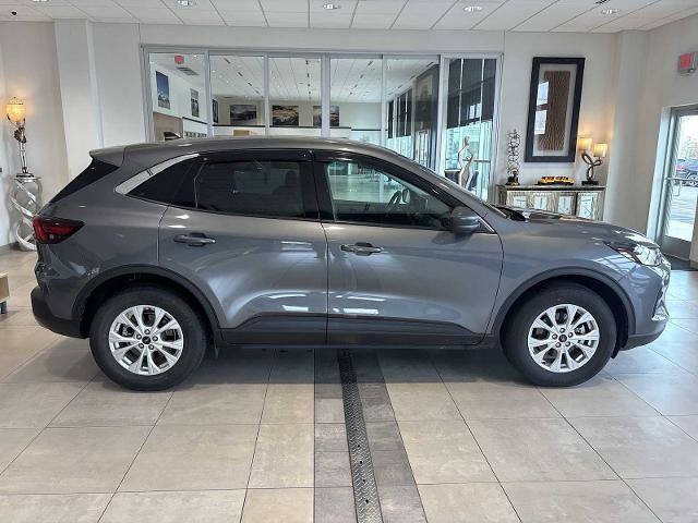 Certified 2023 Ford Escape Active AWD/4WD image 2