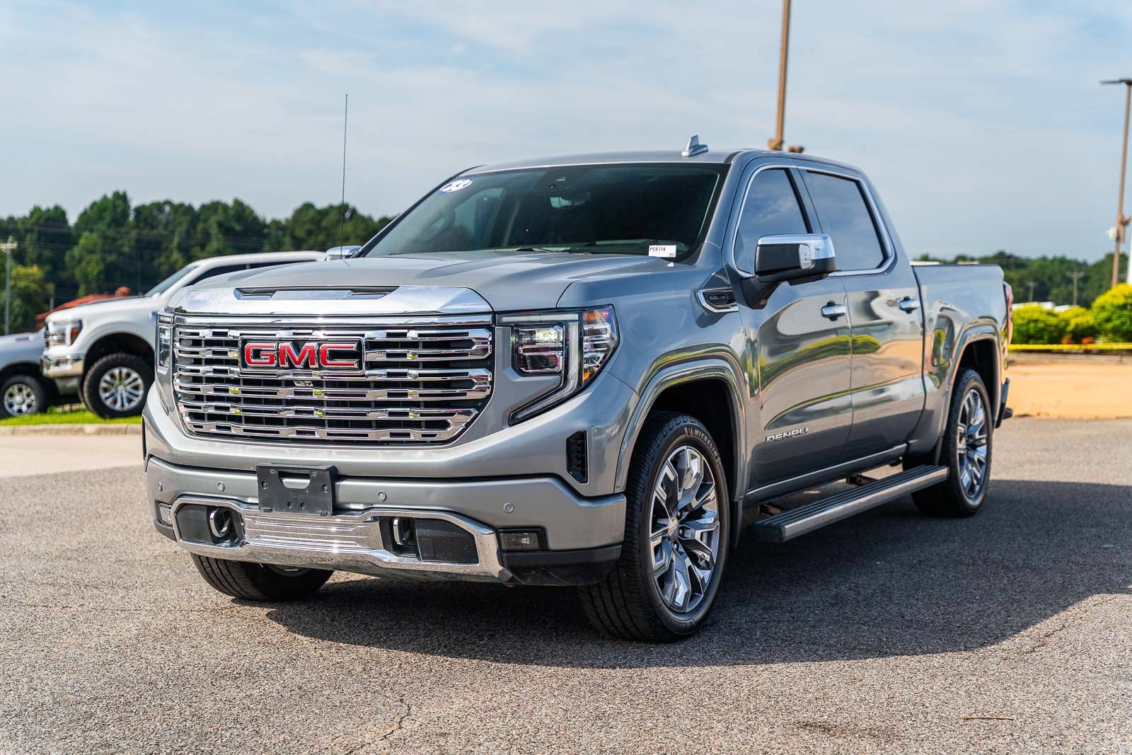 Used 2023 GMC Sierra 1500 Denali w/ Denali Reserve Package AWD/4WD image 3