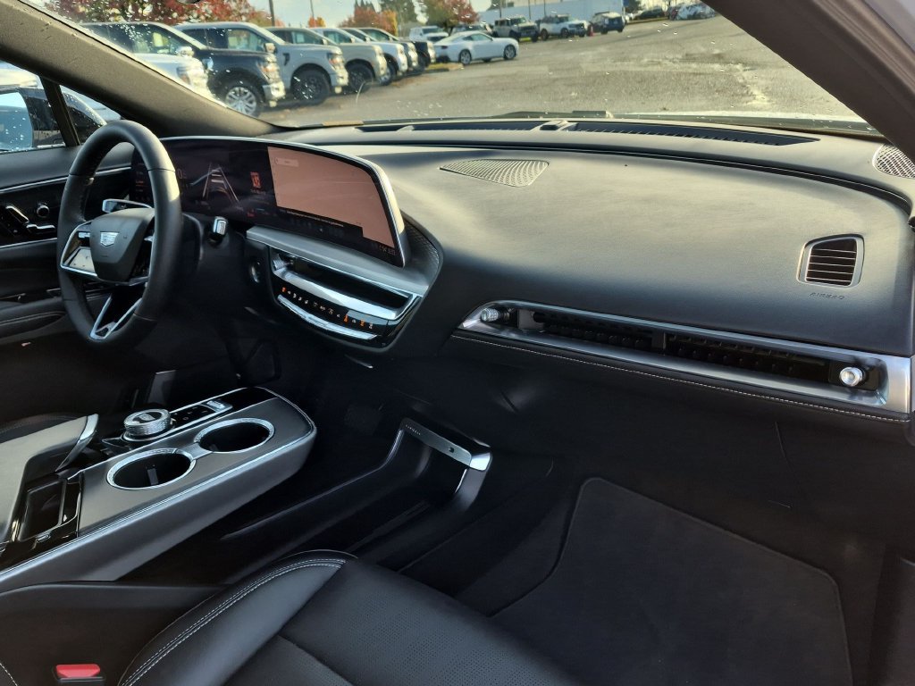 Used 2024 Cadillac Lyriq Sport RWD image 28
