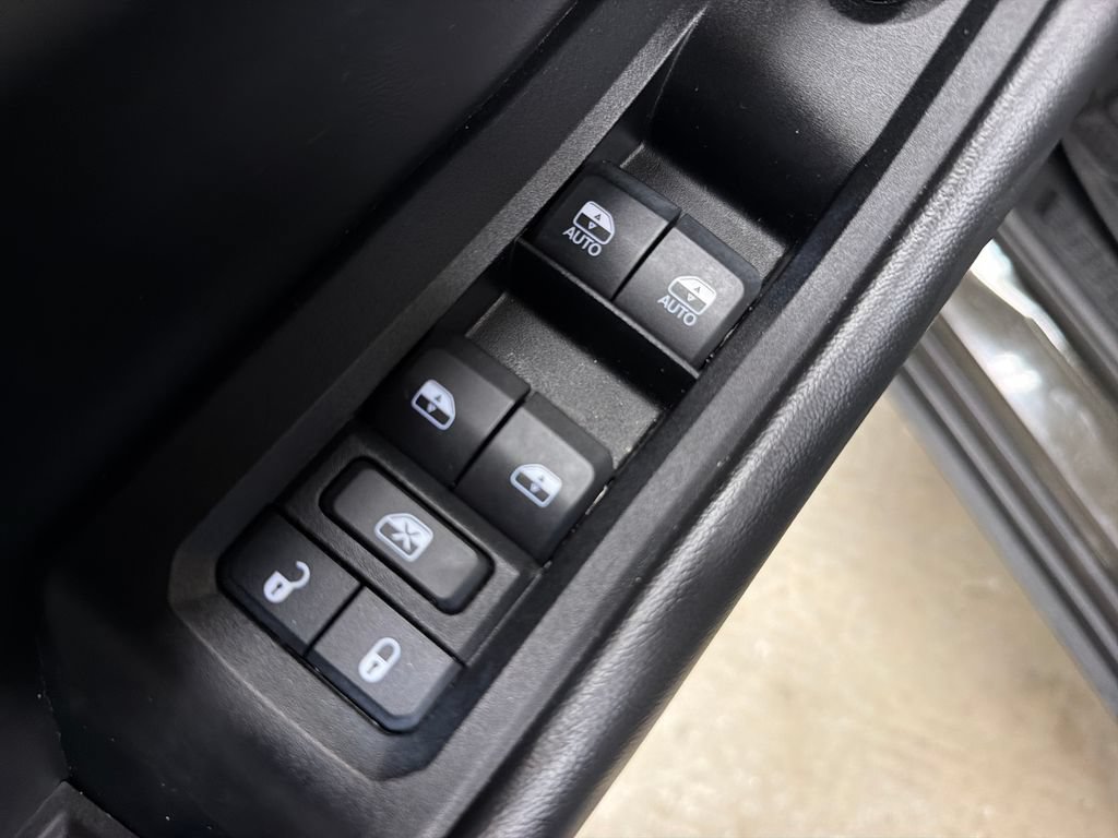 Used 2023 Jeep Grand Cherokee L Limited RWD image 17