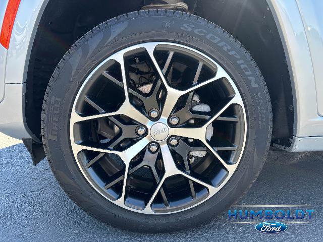 Used 2023 Jeep Grand Cherokee Summit AWD/4WD image 10
