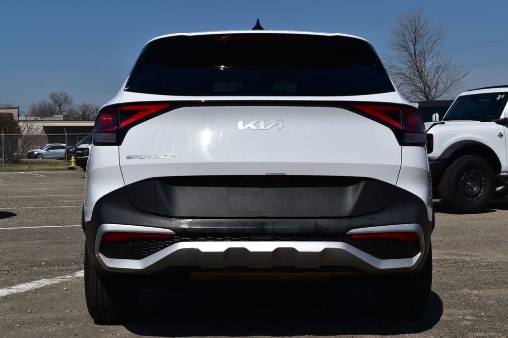 Used 2024 Kia Sportage EX image 3