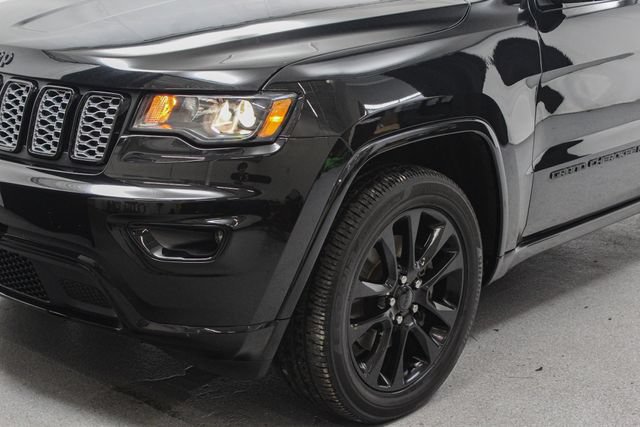 Used 2022 Jeep Grand Cherokee Laredo X AWD/4WD image 4