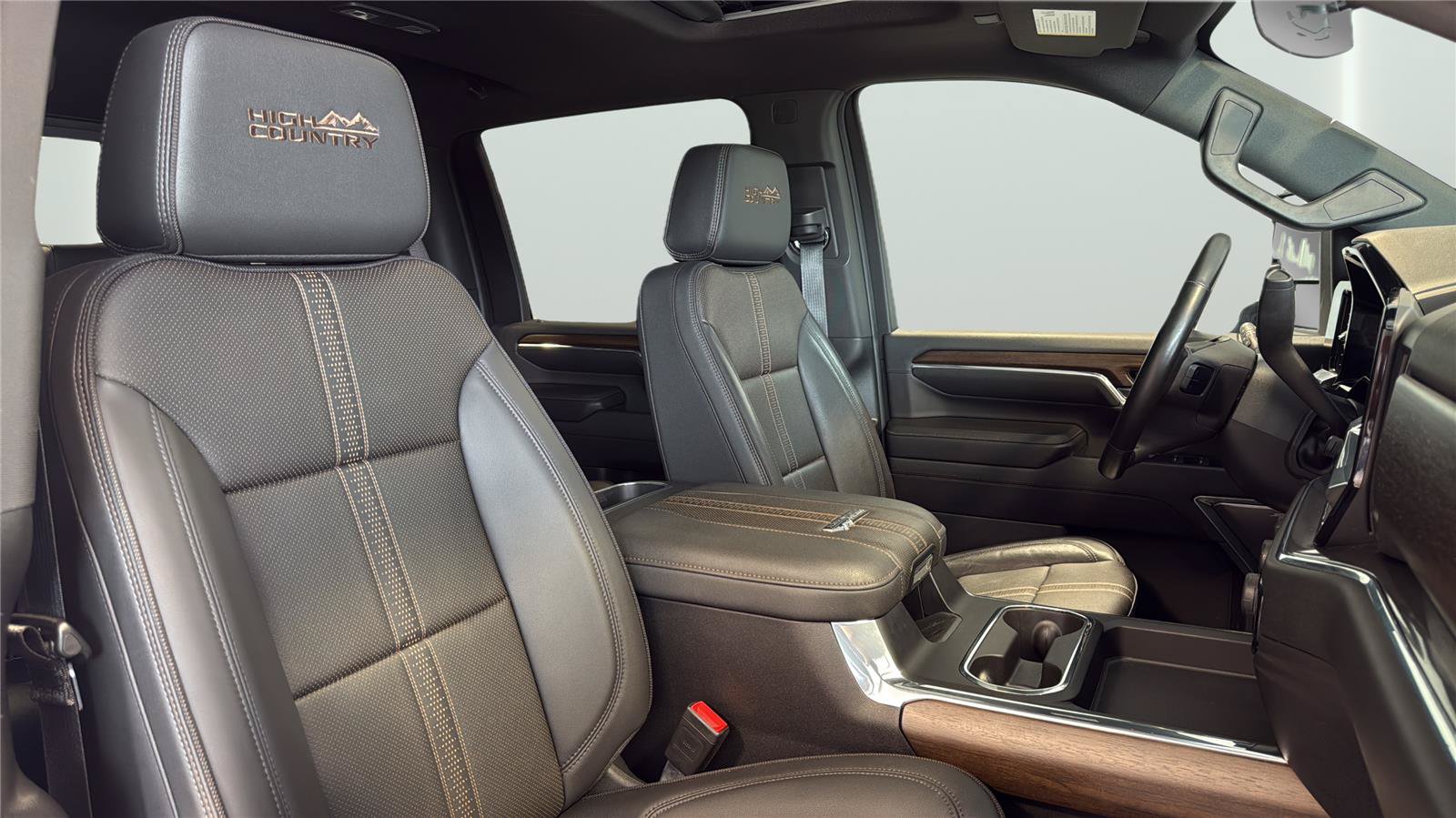 Used 2024 Chevrolet Silverado 2500 High Country w/ High Country Premium Package AWD/4WD image 15