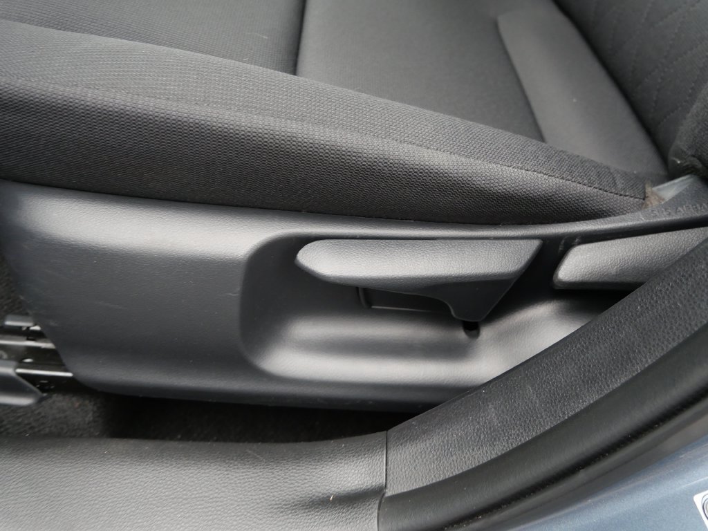 Used 2025 Toyota Corolla LE FWD image 16