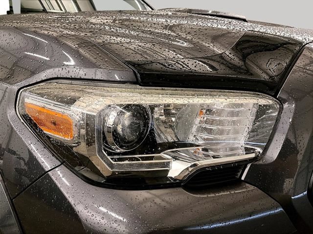 Used 2017 Toyota Tacoma TRD Sport AWD/4WD image 27