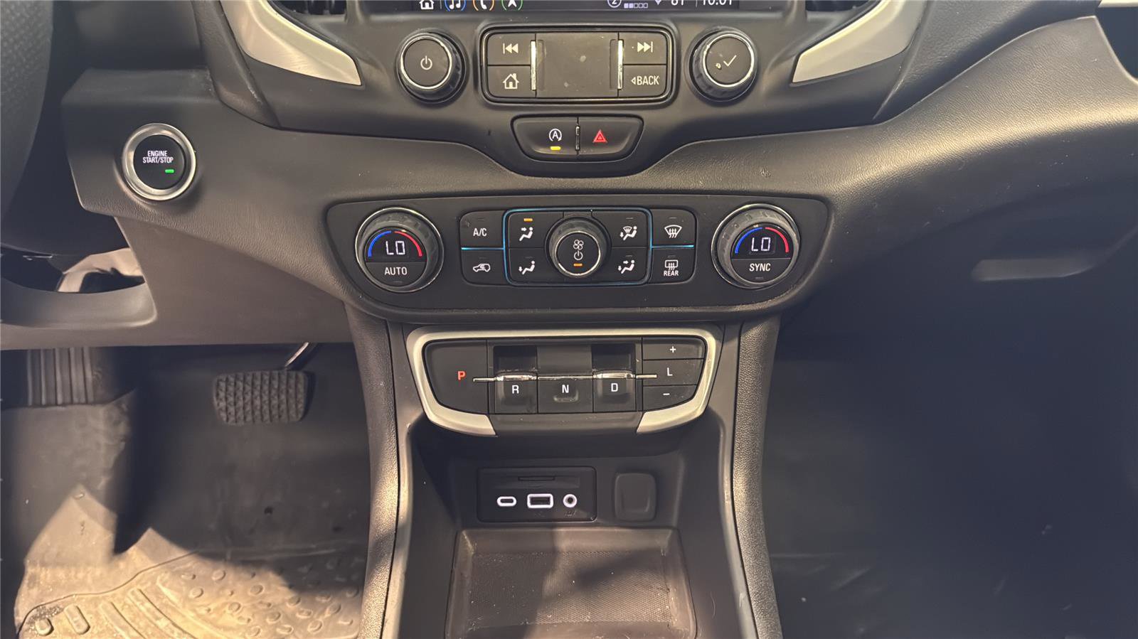 Used 2024 GMC Terrain SLE w/ Driver Convenience Package AWD/4WD image 22