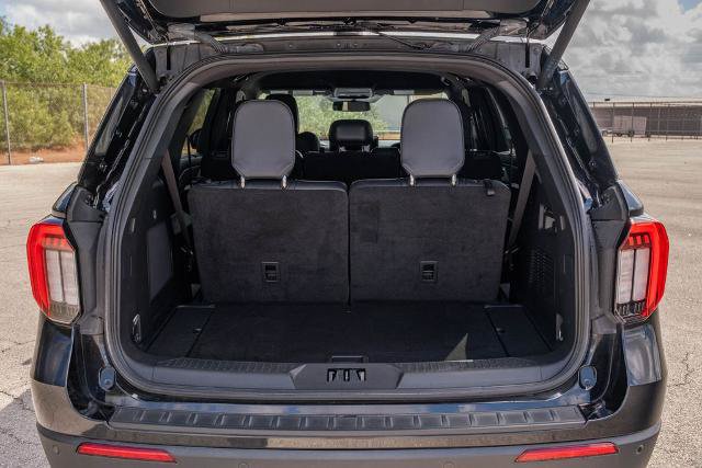 Certified 2025 Ford Explorer ST-Line w/ Premium Package RWD image 27