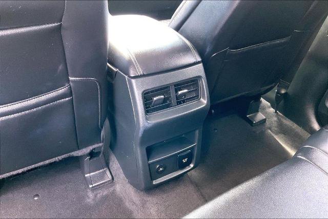 Certified 2024 Ford Edge Titanium AWD/4WD image 34