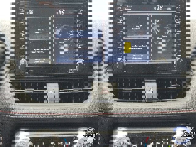 Used 2022 Toyota RAV4 SE image 15