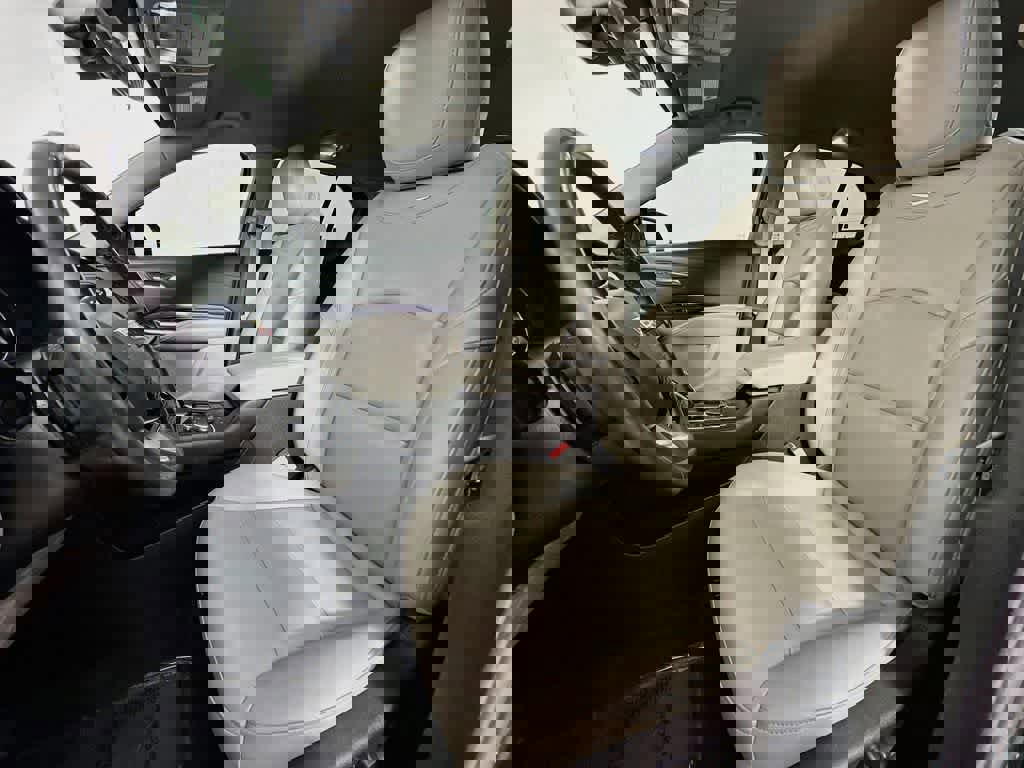 Used 2022 Cadillac XT4 Luxury w/ Cold Weather Package image 15