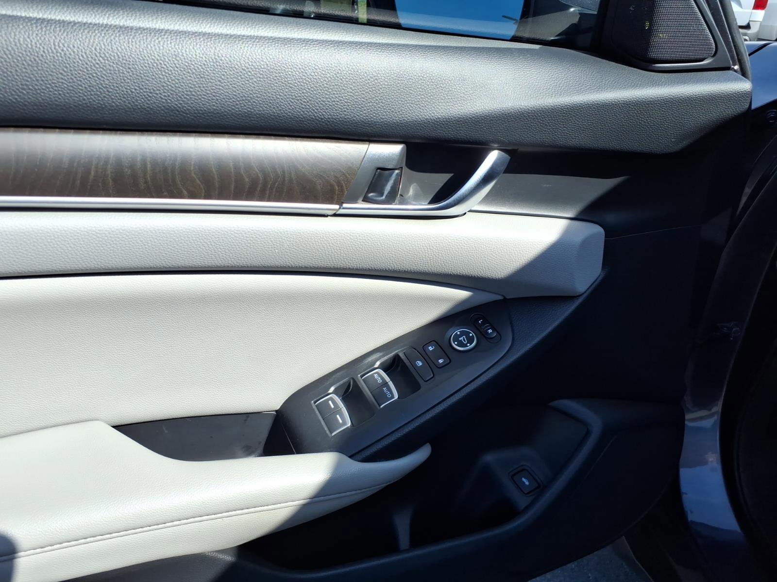 Used 2019 Honda Accord EX image 11