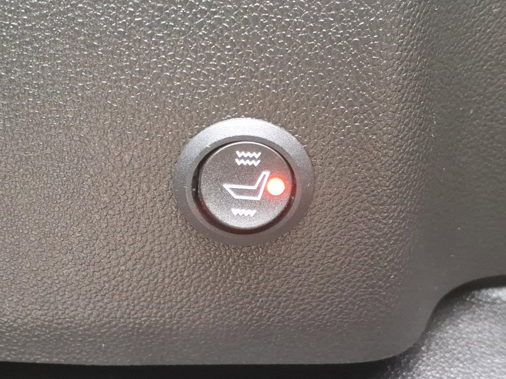 Used 2023 GMC Terrain SLE w/ LPO, Floor Liner Package AWD/4WD image 18