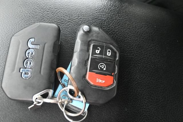 Used 2023 Jeep Gladiator Sport AWD/4WD image 15