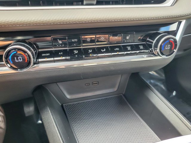 Used 2025 Chevrolet Equinox LT w/ Convenience Package II image 19