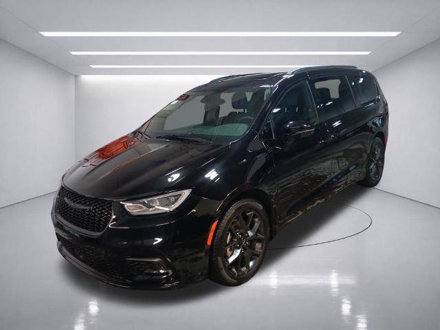 Used 2025 Chrysler Pacifica Limited image 2